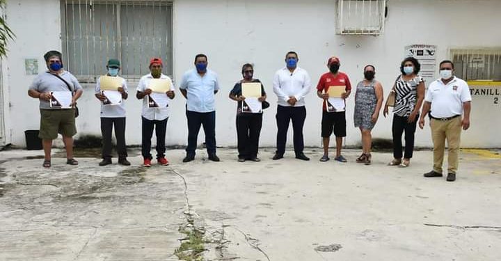 RECONOCEN AUTORIDADES MUNICIPALES A TRABAJADORES POR AÑOS DE SERVICIO EN OTHÓN P. BLANCO