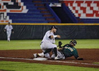 TREPIDANTE JUEGO DE PELOTA EN EL BETO ÁVILA