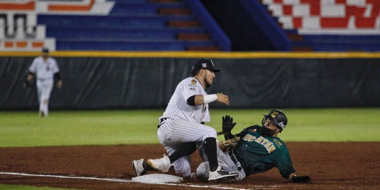 TREPIDANTE JUEGO DE PELOTA EN EL BETO ÁVILA