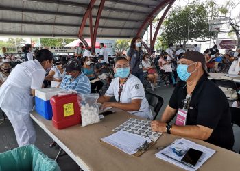 UN TOTAL DE 16 MIL 973 VACUNAS CONTRA EL COVID-19 SE APLICARON AYER EN QUINTANA ROO