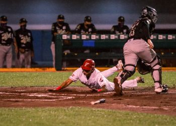 VERACRUZ SE ADELANTA EN LA SERIE CON JUEGO RECORTADO POR LLUVIA