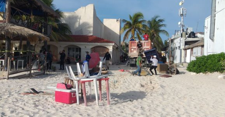 FISCALÍA, POLICÍAS Y MILITARES LIMPIAN PLAYA TORTUGAS EN CANCÚN