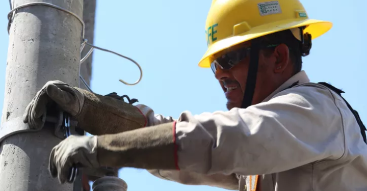 EN PLENO DIA DEL PADRE, REPORTAN APAGÓN EN PLAYA DEL CARMEN
