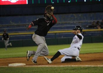 REPARTEN VICTORIAS OLMECAS Y AGUILA; LA SERIE SE QUEDA EN CASA