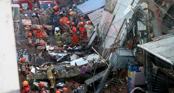 MUEREN DOS PERSONAS TRAS DERRUMBE DE EDIFICIO EN RÍO DE JANEIRO