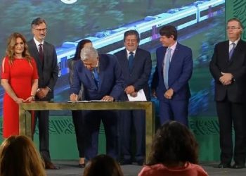 FIRMAN CONTRATO PARA LA ADQUISICIÓN DE LOS VAGONES DEL TREN MAYA