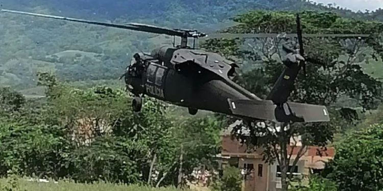 ATACAN HELICÓPTERO EN EL QUE VIAJABA IVÁN DUQUE, PRESIDENTE DE COLOMBIA
