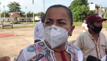 LA CANDIDATA A DIPUTADA FEDERAL POR EL V DISTRITO JANICIE CONTRERAS GARCÍA EMITE SUFRAGIO