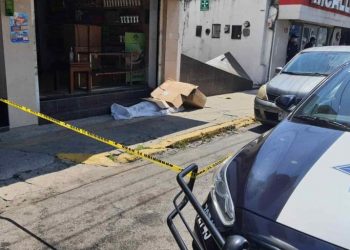 HOMBRE SE DESPLOMA EN AV.MÉNDEZ POR PARO CARDIACO Y FALLECE