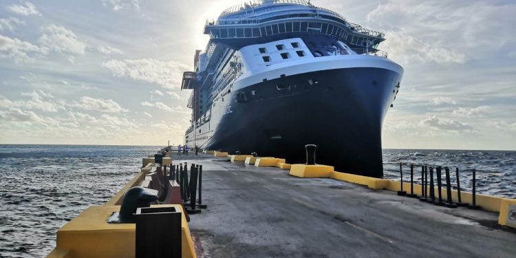 CON ESTRICTOS PROTOCOLOS DE PREVENCIÓN ARRIBÓ A MAHAHUAL EL CRUCERO CELEBRITY EDGE