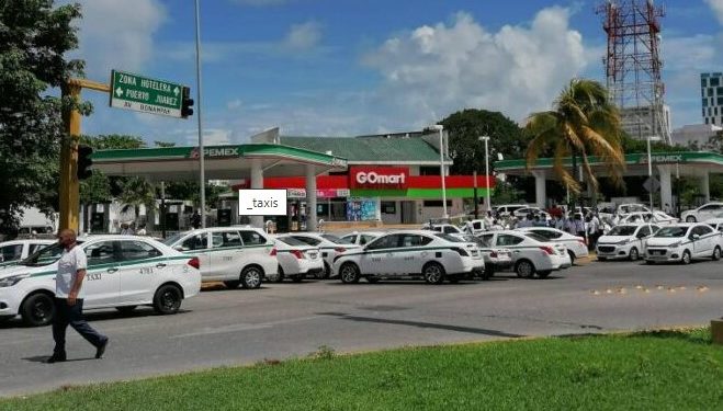 SIN CASTIGO A TAXISTAS QUE BLOQUEARON LA ZONA HOTELERA DE CANCÚN; GOBIERNO MUNICIPAL OFRECE DIALOGAR “PARA ATENDER SUS DEMANDAS”