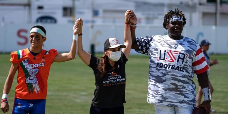 INAUGURA MARA LEZAMA EL CANCÚN UNITED BOWL