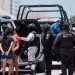 ESTA TARDE, MEDIANTE UN OPERATIVO SORPRESA DETIENEN A CUATRO PERSONAS, ASEGURAN ARMAS DE FUEGO Y DROGAS EN PLAYA DELFINES