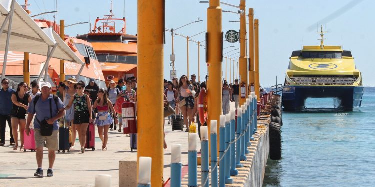 NAVIERAS INCUMPLEN ACUERDO DE RESPETAR MEDIDAS SANITARIAS EN PLAYA DEL CARMEN