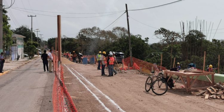 SE MANIFIESTAN TRABAJADORES DE LA CONSTRUCCIÓN POR SER DESPLAZADOS EN OBRAS DEL TREN MAYA