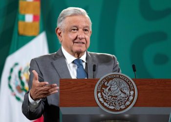 AMLO PIDE CREAR UNA NUEVA CLASE MEDIA CON DIMENSIÓN SOCIAL