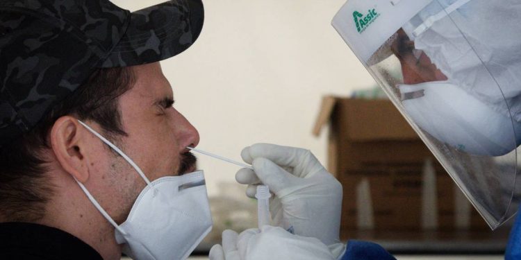 SUSPENDEN 16 LABORATORIOS EN CANCÚN, POR APLICAR PRUEBAS COVID SIN PERMISOS