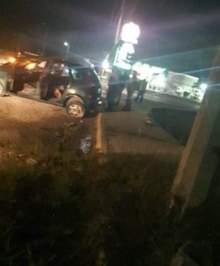 CHOQUE EN EL BULEVAR DE PLAYA DEL CARMEN DEJA A DOS PERSONAS HERIDAS