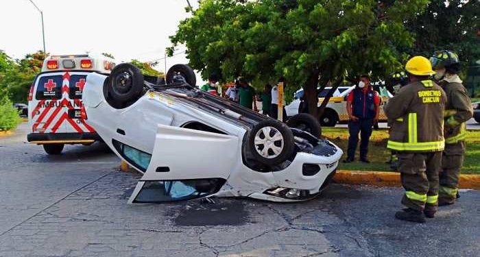 VUELCA ESTADOUNIDENSE, COCHE EN EL CENTRO DE CANCÚN