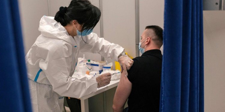 VACUNAS DE ASTRAZENECA Y PFIZER, EFECTIVAS CONTRA VARIANTES DELTA Y KAPPA: ESTUDIO