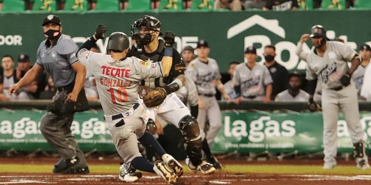 TIGRES DERROTA EN EXTRAINNINGS A LOS LEONES