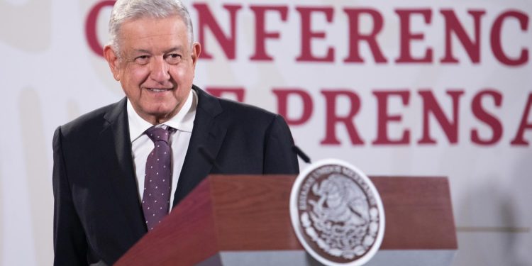 VACUNAS PARA MENORES SOLO SI SE COMPRUEBA QUE ES NECESARIO, ASEGURA AMLO