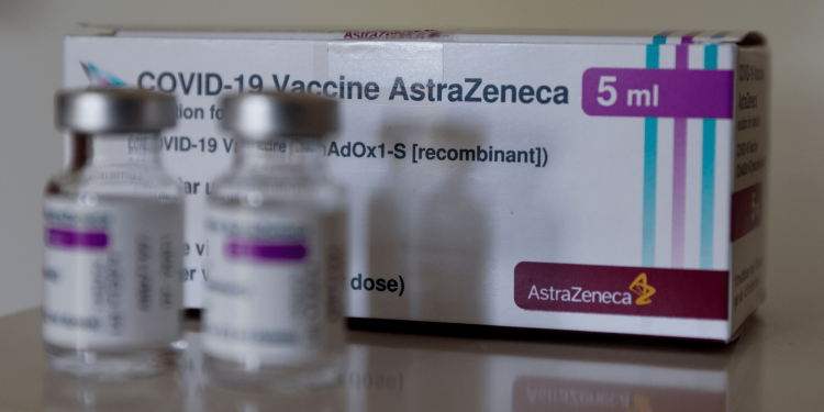 VACUNA DE ASTRAZENECA ES «ALTAMENTE EFICAZ» ANTE VARIANTES BETA Y DELTA DEL COVID: ESTUDIO