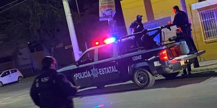 ESTUDIANTE INTENTA APUÑALAR A UN POLICÍA EN CANCÚN