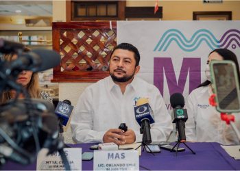 LÁZARO CÁRDENAS REQUIERE TRABAJO Y NO SÓLO POSAR PARA LA FOTO: EMIR BELLOS