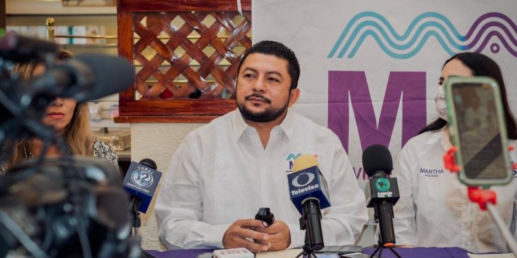 LÁZARO CÁRDENAS REQUIERE TRABAJO Y NO SÓLO POSAR PARA LA FOTO: EMIR BELLOS