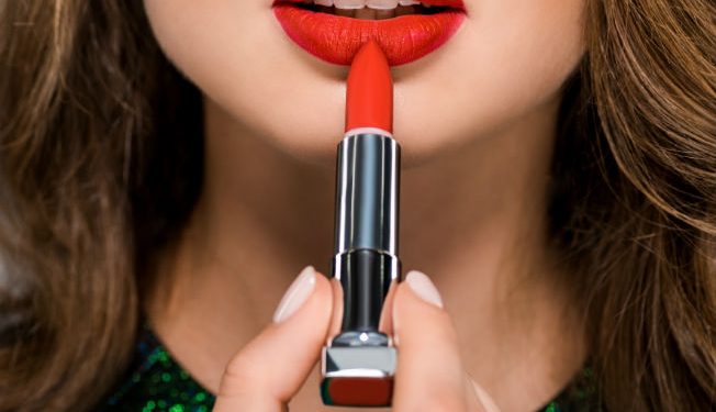 CELEBRA EL DÍA MUNDIAL DEL LÁPIZ LABIAL CON LIPSTICKS Y LIP GLOSSES  DE ORIGEN NATURAL