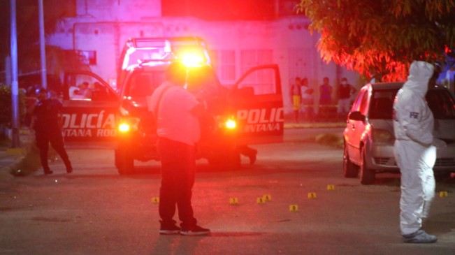 MOTOCICLISTA VESTIDO DE MUJER ES BALEADO EN CANCÚN