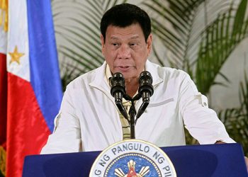 “POR MÍ, QUE SE MUERAN”, DICE PRESIDENTE DE FILIPINAS A LOS QUE NO QUIEREN VACUNARSE CONTRA COVID-19