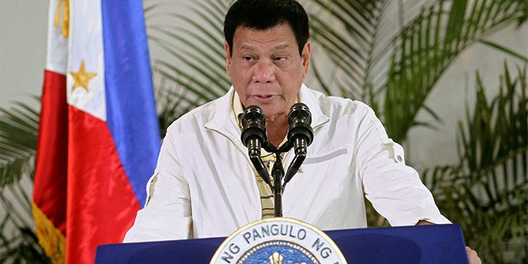 “POR MÍ, QUE SE MUERAN”, DICE PRESIDENTE DE FILIPINAS A LOS QUE NO QUIEREN VACUNARSE CONTRA COVID-19