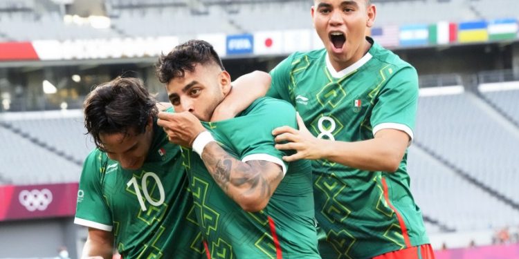 EL TRI VENCE A SUDÁFRICA Y SE METE A CUARTOS