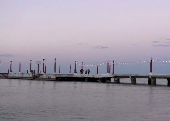 TURISTA TABASQUEÑO PIERDE LA VIDA AL LANZARSE DEL MUELLE DE SISAL
