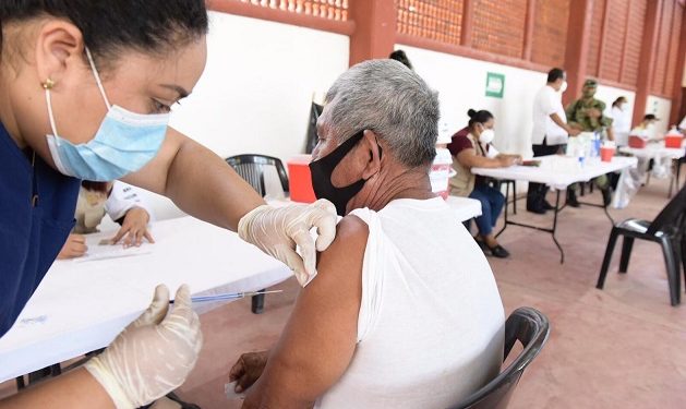 APLICAN LA SEGUNDA DOSIS DE ASTRAZENECA EN CUNDUACÁN