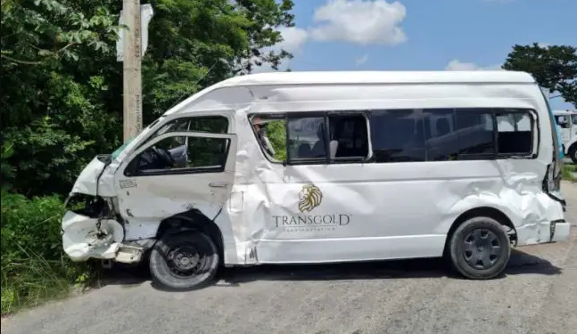 ACCIDENTE EN LIBRAMIENTO MÉRIDA-CANCÚN-HUAYACÁN DEJA TRES LESIONADOS