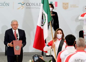 JUEGOS OLÍMPICOS: GABY LÓPEZ HACE HISTORIA AL SER LA PRIMERA GOLFISTA ABANDERADA