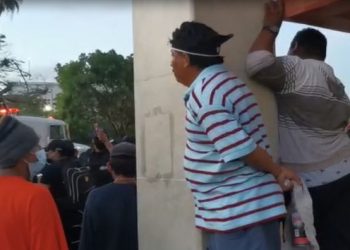 TRABAJADORES DE LA EMPRESA DE RECOLECCIÓN DE BASURA IBAN CON TODO PARA PROVOCAR EL CHOQUE