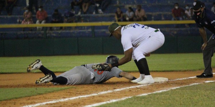 TIGRES AMARRA SERIE EN EL CENTENARIO, AL PINTAR DE BLANCO A LOS OLMECAS 4-0