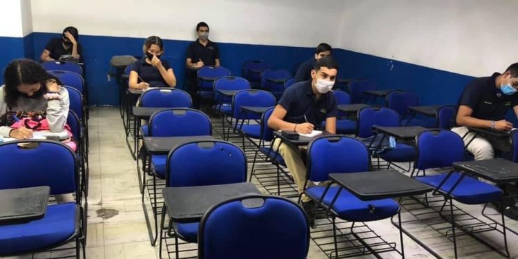 AVALA ASOCIACIÓN DE PADRES DE FAMILIA DECISIÓN DE APLAZAR EL REGRESO PRESENCIAL A CLASES.
