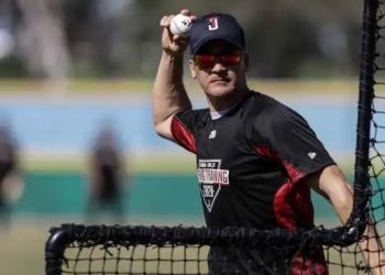 PESE A TENER A SU EQUIPO EN ZONA DE CALIFICACIÓN, TOROS DESPIDEN A OMAR VIZQUEL