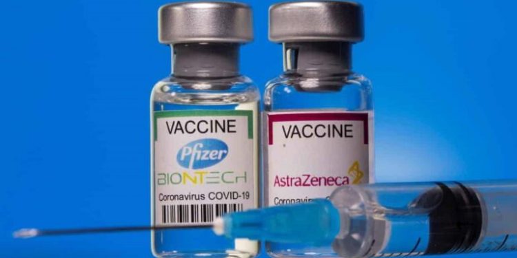 COMBINAR UNA DOSIS DE PFIZER CON ASTRAZENECA GENERA SEIS VECES MÁS ANTICUERPOS CONTRA COVID