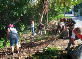 SACAN SILLONES, COLCHONES Y HASTA LAVABOS DEL CENOTE DE LA REGIÓN 97