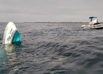 NAVÍO SE HUNDE CON TODO Y TURISTAS EN PUNTA SUR