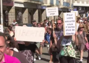SE TOMAN MEDIDAS DRÁSTICAS EN FRANCIA POR QUIENES NO SE QUIERAN VACUNAR
