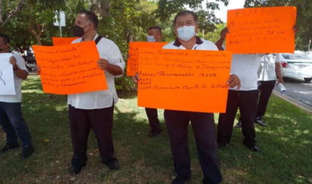 SE MANIFIESTAN TAXISTAS CONTRA EL DIRECTOR DE LA POLICÍA TURÍSTICA POR PRESUNTAS EXTORSIONES