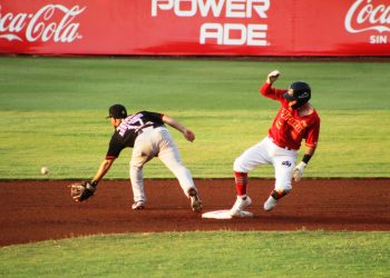 DOBLE TRIUNFO DE LOS OMECAS Y SE MANTIENEN EN EL CUARTO LUGAR EL SEGUNDO JUEGO SE FUE A 10 ENTRADAS, LAS PIZARRAS FUERON 4-3 Y 6-5