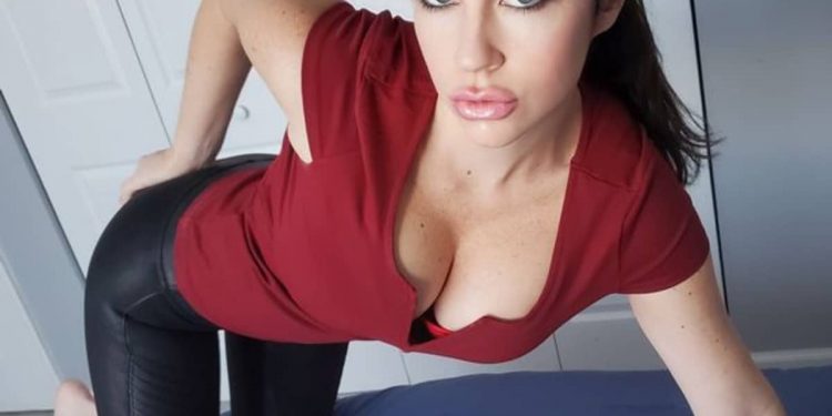 CORREN A UNA MAESTRA DE SECUNDARIA POR DIFUNDIR CONTENIDOS EN ONLYFANS